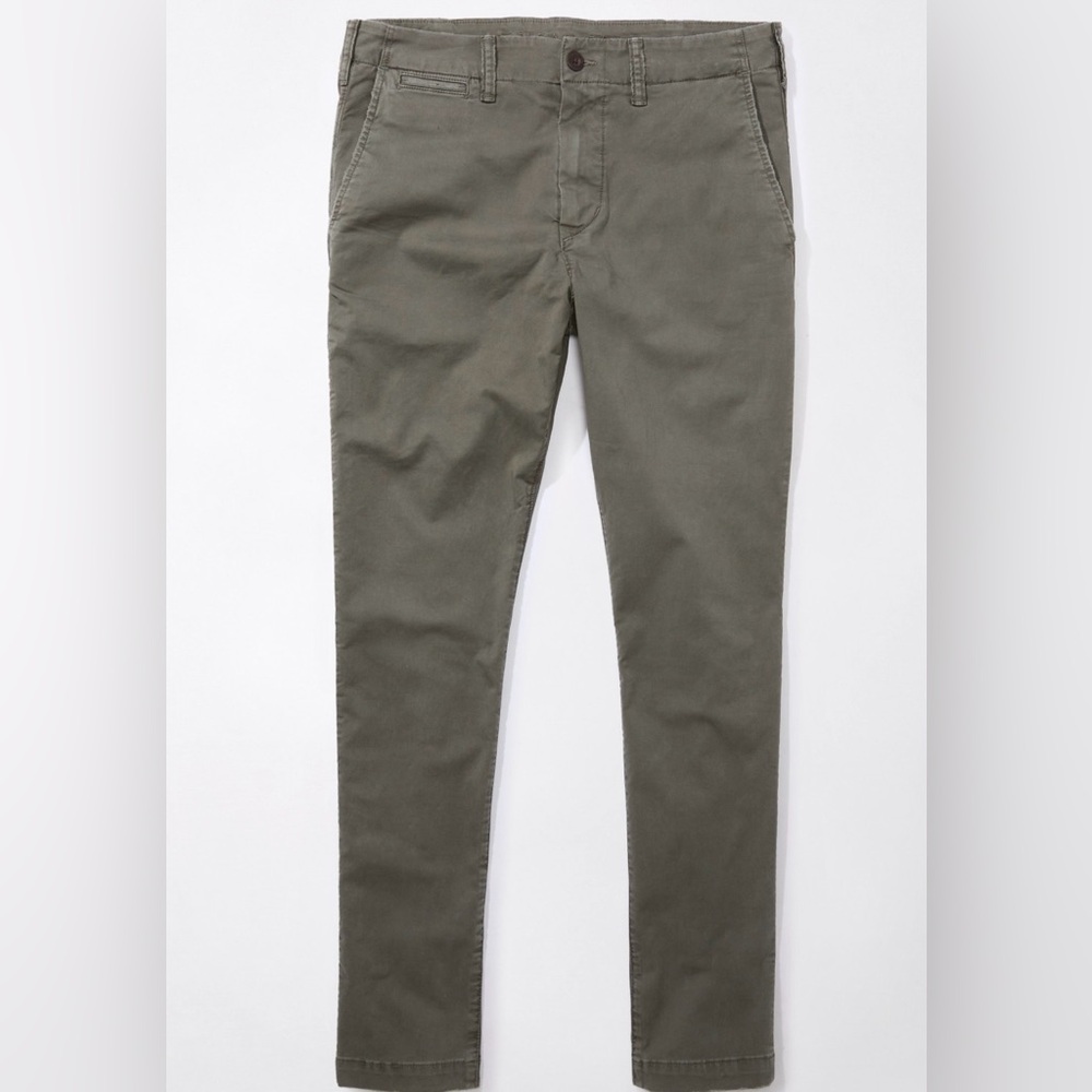 AEO Men’s Slim Khaki Pants